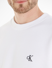 Calvin Klein Jeans - CK ESSENTIAL REG CN - sweatshirts - bright white - 4