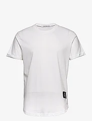 Calvin Klein Jeans - BADGE TURN UP SLEEVE - mažiausios kainos - bright white - 0