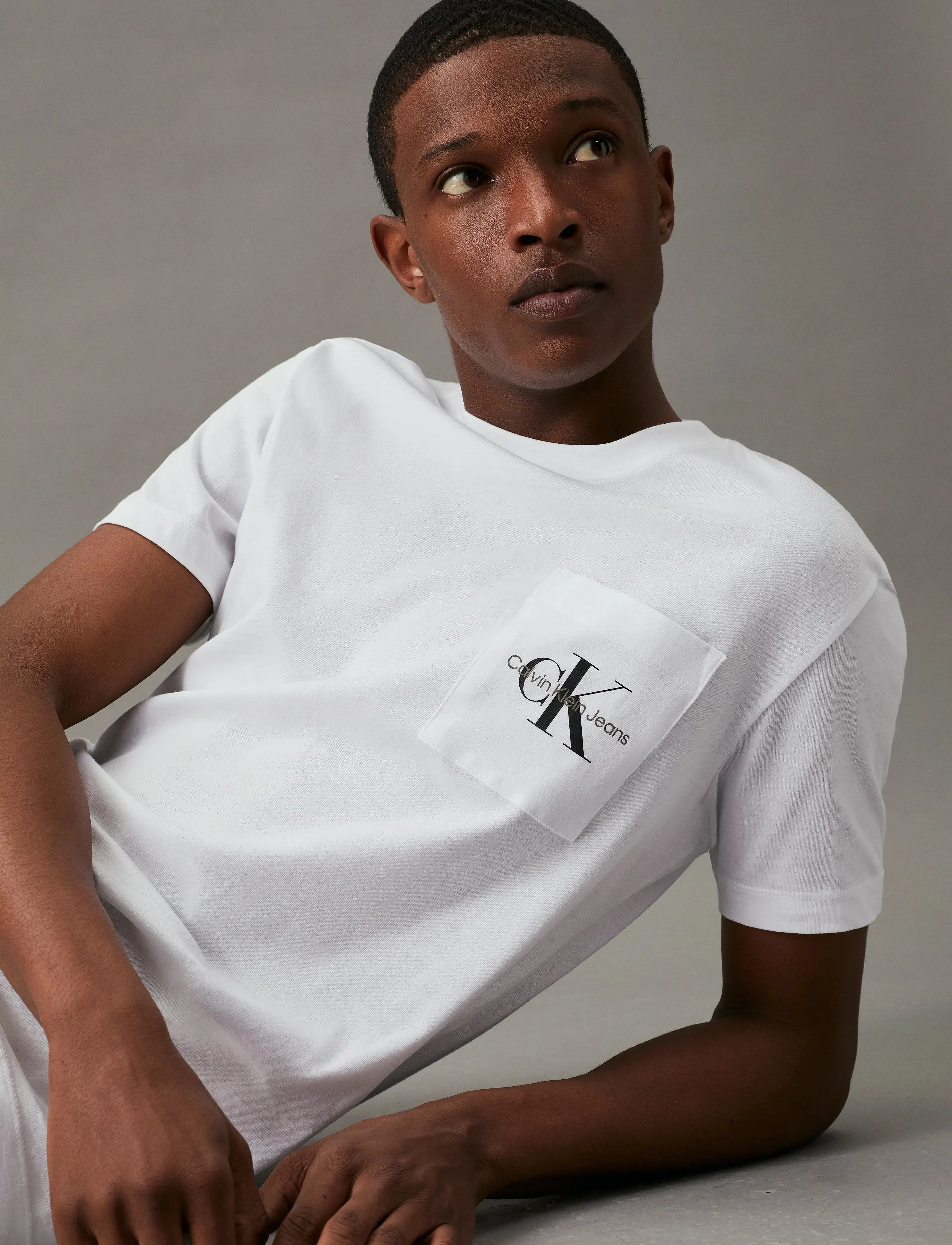 Calvin Klein Jeans - CORE MONOLOGO POCKET SLIM TEE - kurzärmelig - bright white - 4