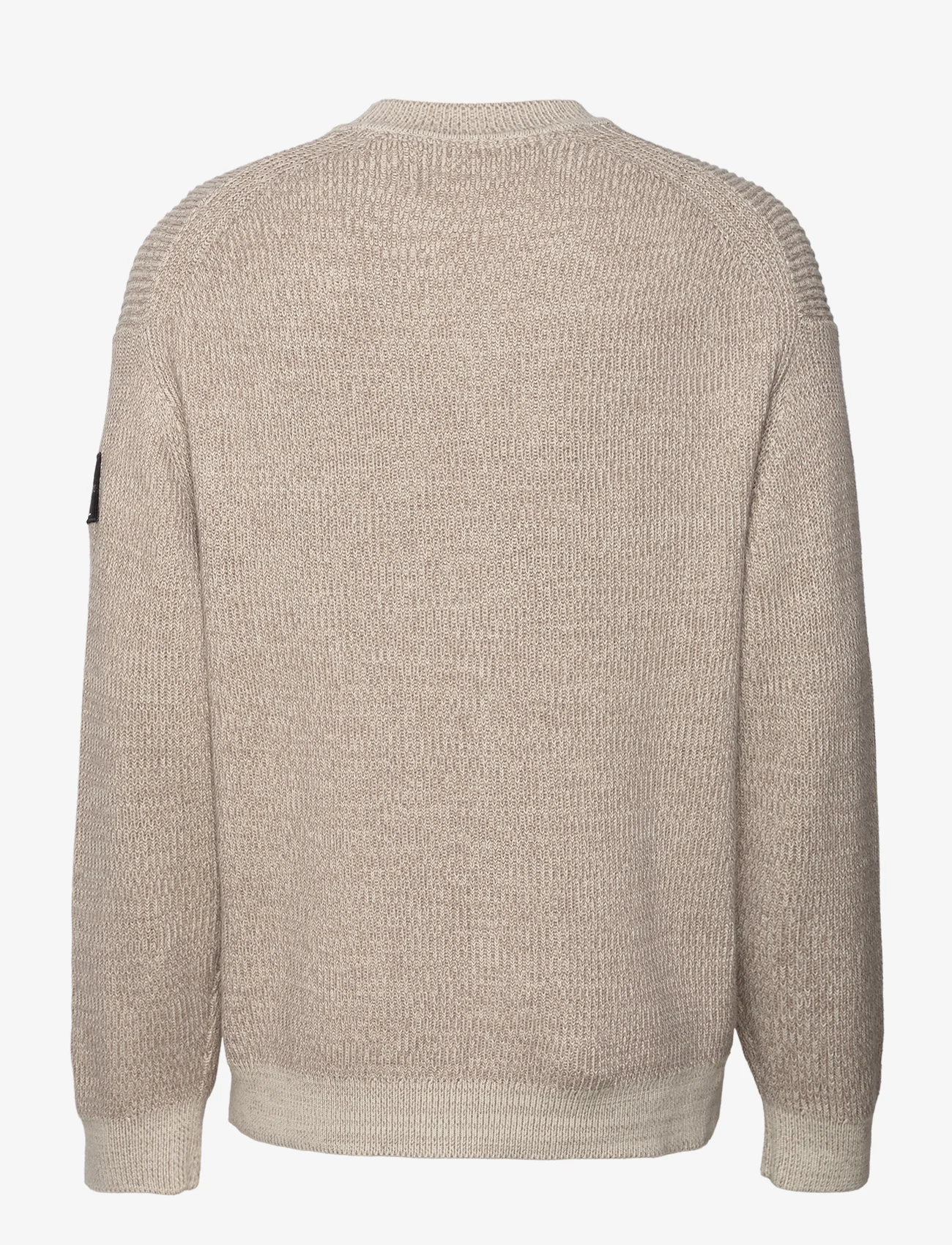 Calvin Klein Jeans - BADGE PLATED CREW NECK SWEATER - eggshell / perfect taupe - 1