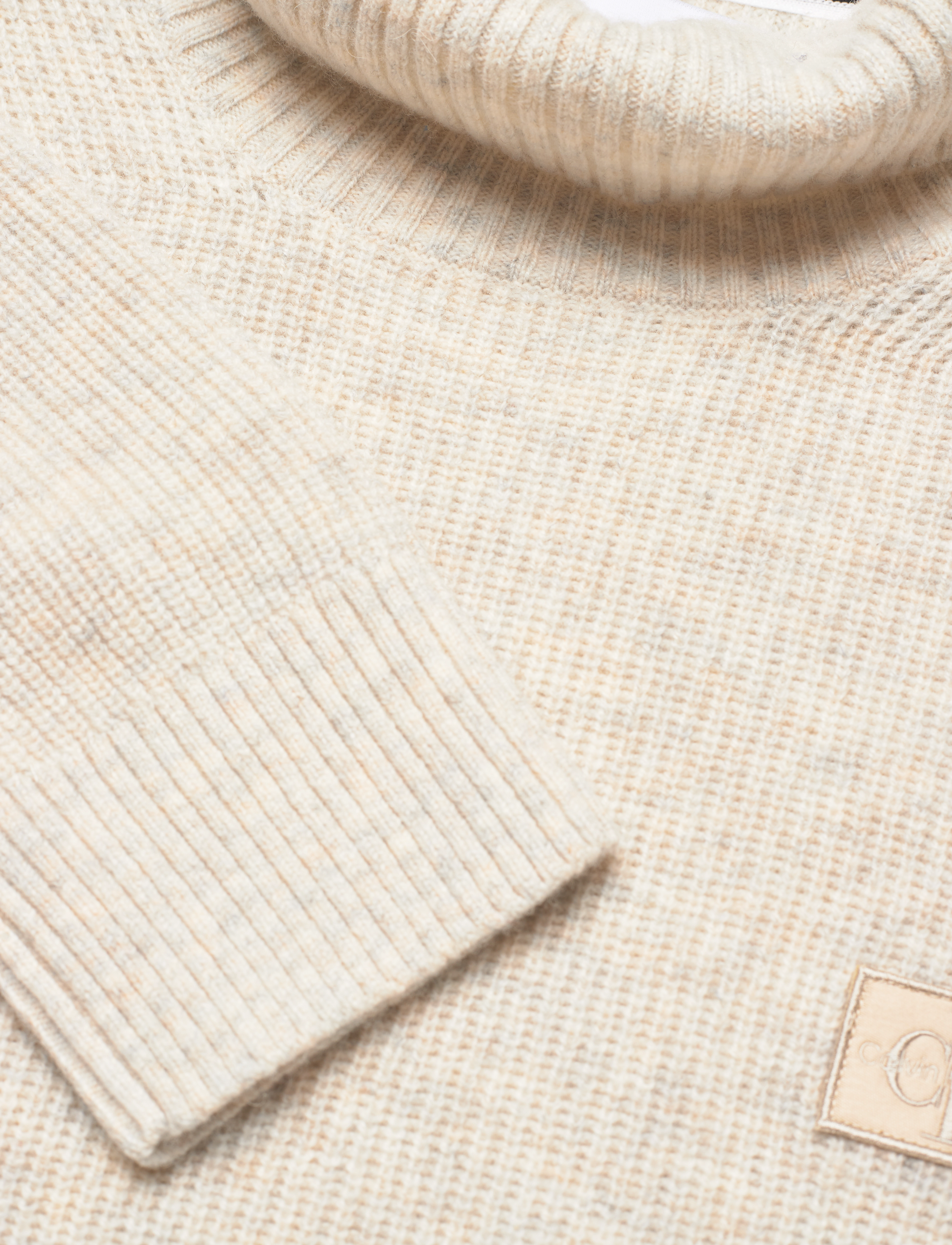 Calvin Klein Jeans - SHRUNKEN BADGE ROLL NECK SWEATER - eggshell heather - 2