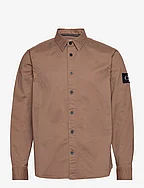 MONOLOGO BADGE RELAXED SHIRT - WARM TOFFEE