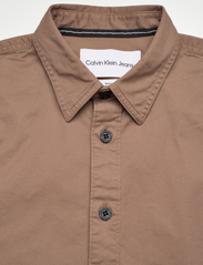 Calvin Klein Jeans - MONOLOGO BADGE RELAXED SHIRT - basic skjorter - warm toffee - 2