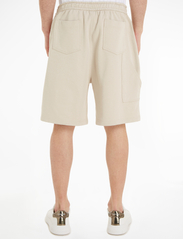 Calvin Klein Jeans - SHRUNKEN BADGE HWK SHORT - shorts - classic beige - 3