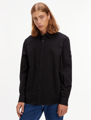 Calvin Klein Jeans - MONOLOGO BADGE RELAXED SHIRT - mehed - ck black - 3