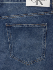 Calvin Klein Jeans - 90S STRAIGHT - regular piegriezuma džinsa bikses - denim medium - 4