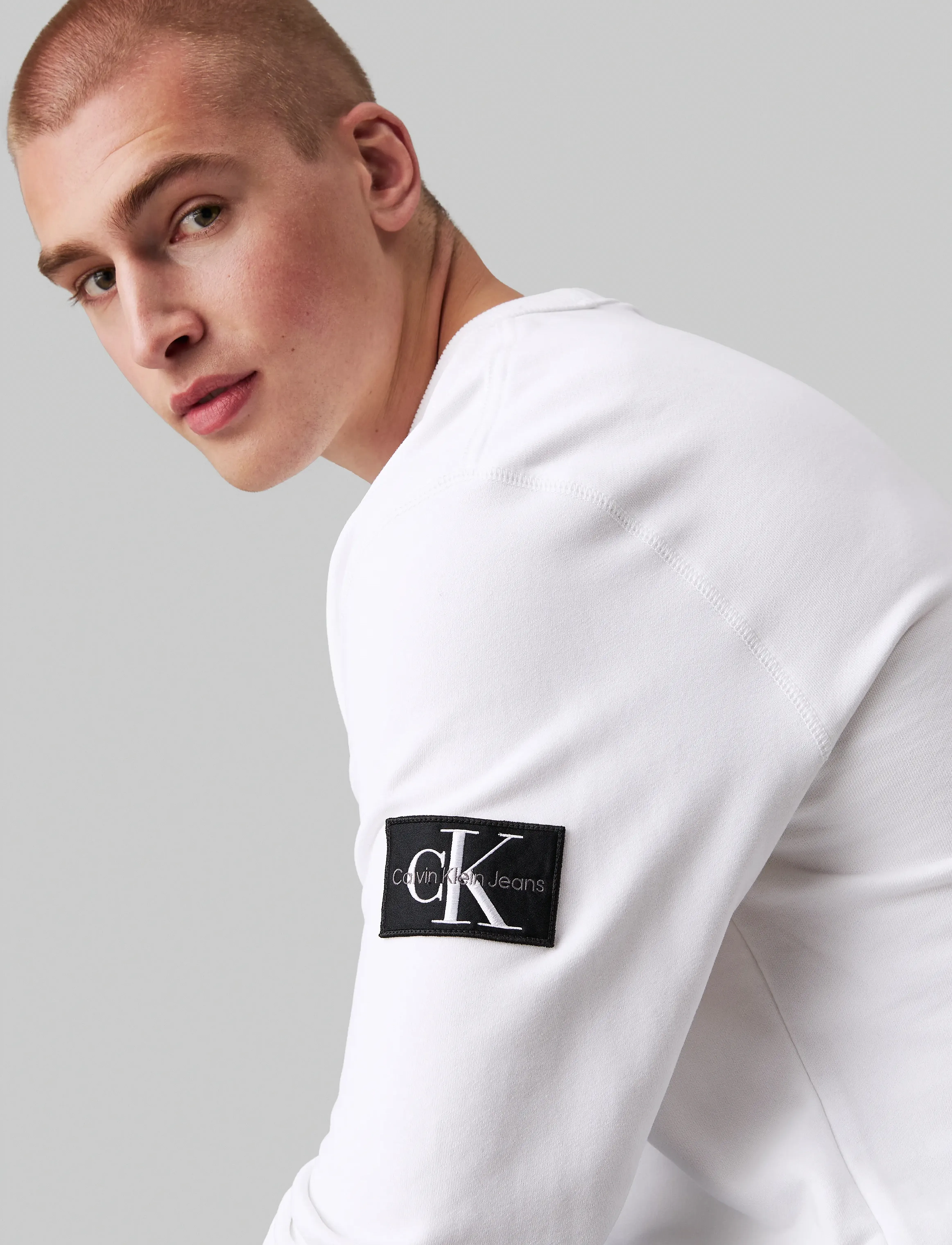 Calvin Klein Jeans BADGE CREW NECK - Dressipluusid - BRIGHT WHITE / white