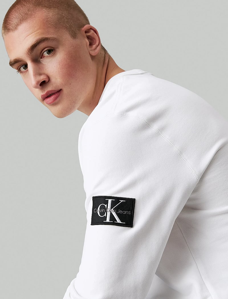 Calvin Klein Jeans - BADGE CREW NECK - osta stiili järgi - bright white - 3