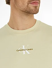 Calvin Klein Jeans - MONOLOGO REGULAR TEE - zemākās cenas - green haze - 3