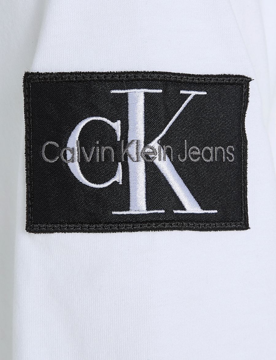 Calvin Klein Jeans - BADGE REGULAR TEE - kurzärmelige t-shirts - bright white - 5