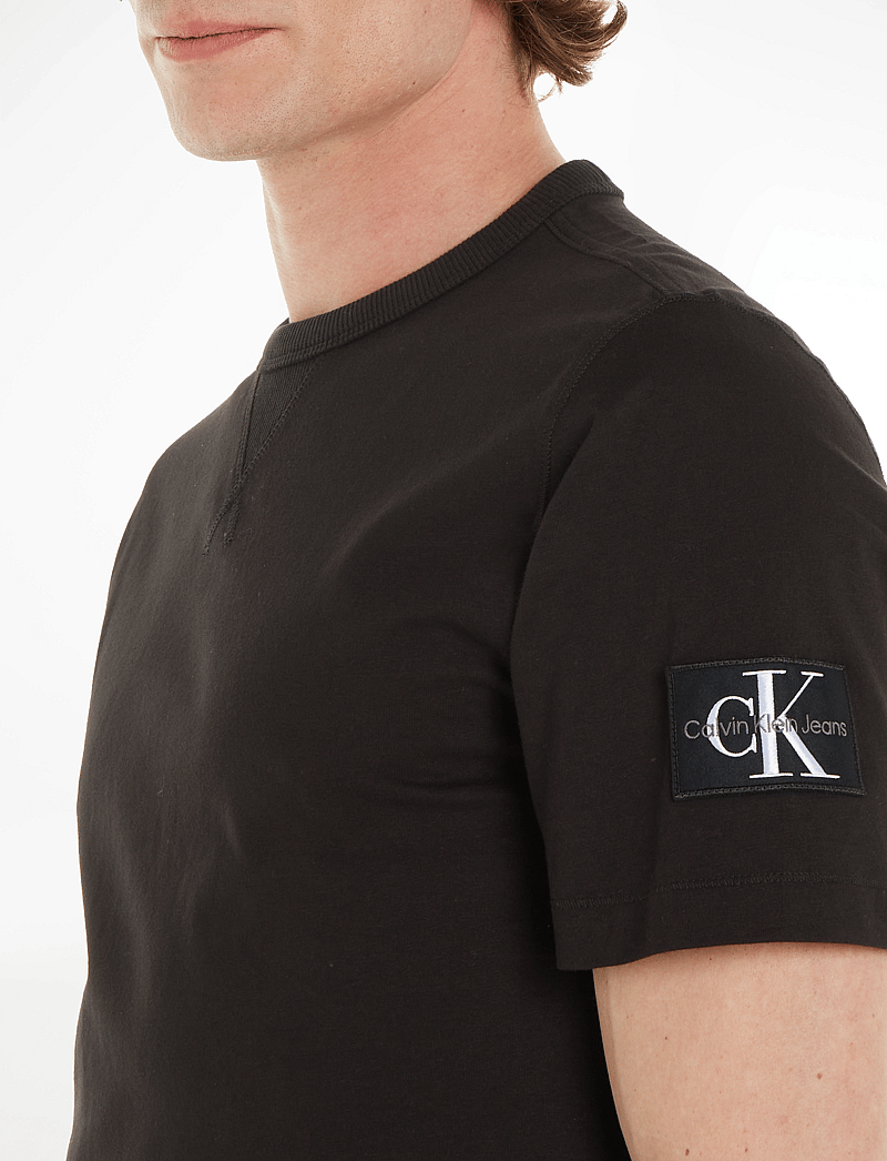 Calvin Klein Jeans - BADGE REGULAR TEE - kortærmede t-shirts - ck black - 4