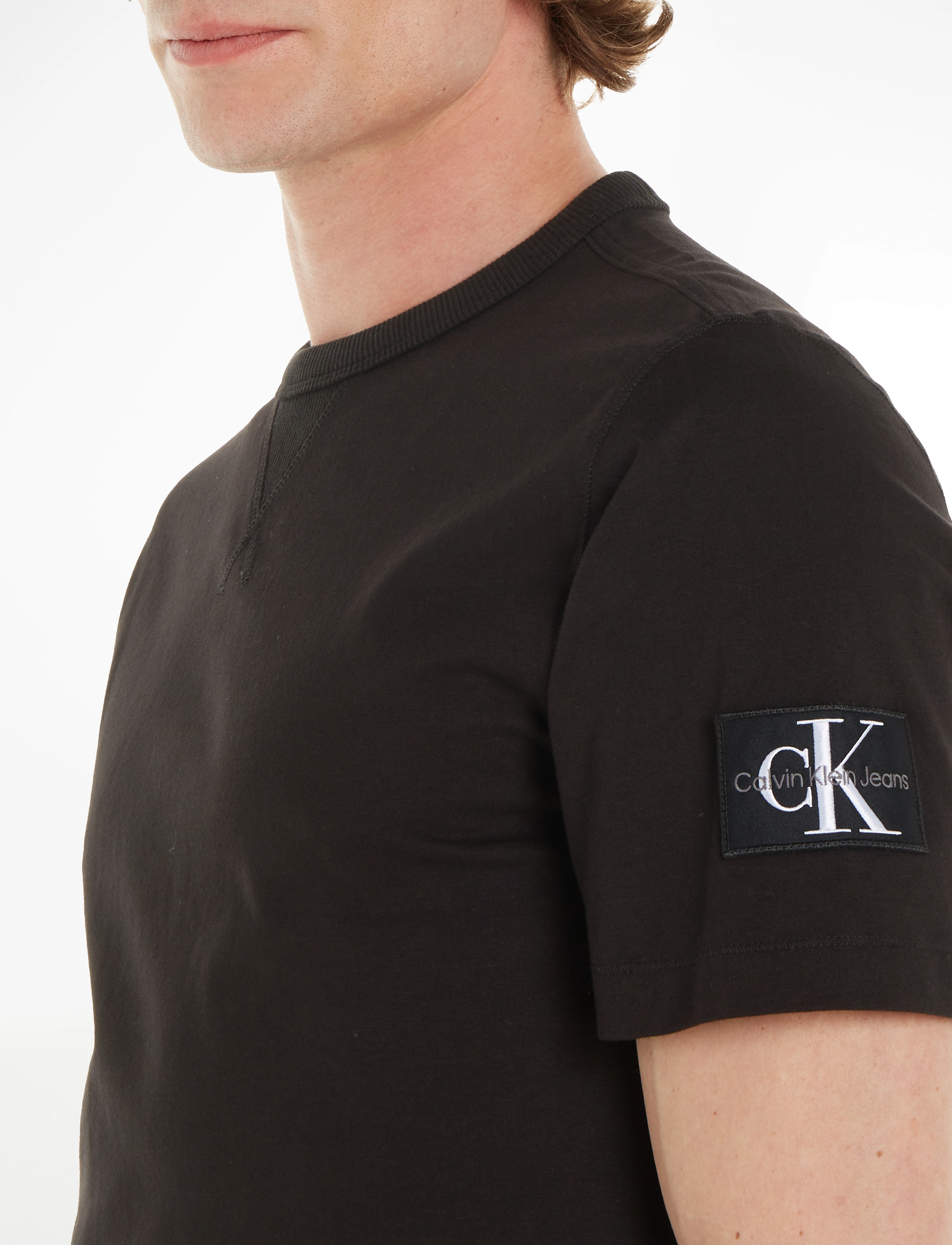 Calvin Klein Jeans - BADGE REGULAR TEE - kortärmade t-shirts - ck black - 4