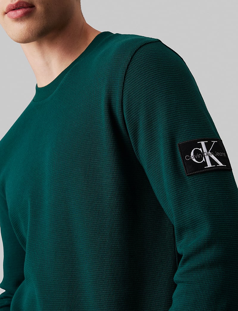 Calvin Klein Jeans - BADGE WAFFLE LS TEE - pikkade varrukatega t-särgid - ponderosa pine - 3