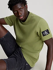 Calvin Klein Jeans - BADGE WAFFLE TEE - basic t-shirts - dark juniper - 3