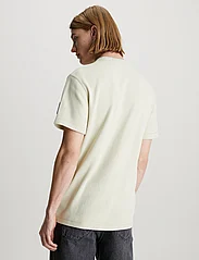 Calvin Klein Jeans - BADGE WAFFLE TEE - podstawowe koszulki - green haze - 2