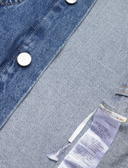 Calvin Klein Jeans - REGULAR 90S DENIM JACKET - pavasarinės striukės - denim medium - 4