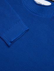 Calvin Klein Jeans - BADGE RELAXED SWEATER - okrągły dekolt - kettle blue - 3