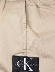 Calvin Klein Jeans - MONOLOGO CASUAL BADGE CHINO - „chino“ stiliaus kelnės - plaza taupe - 3