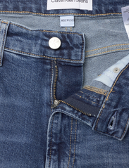 Calvin Klein Jeans - REGULAR TAPER - tapered jeans - denim medium - 3