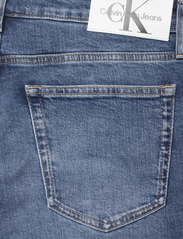 Calvin Klein Jeans - REGULAR TAPER - tapered jeans - denim medium - 4
