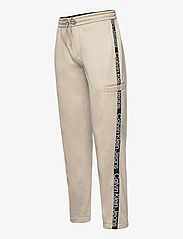 Calvin Klein Jeans - CUT OFF LOGO TAPE HWK PANT - dressipüksid - plaza taupe - 2