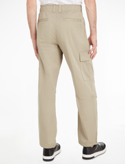 Calvin Klein Jeans - ESSENTIAL REGULAR CARGO PANT - cargo pants - plaza taupe - 4