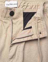 Calvin Klein Jeans - ESSENTIAL REGULAR CARGO PANT - cargobroeken - plaza taupe - 6