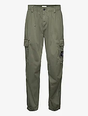 Calvin Klein Jeans - ESSENTIAL REGULAR CARGO PANT - cargo pants - thyme - 0