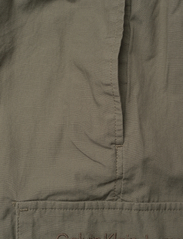 Calvin Klein Jeans - ESSENTIAL REGULAR CARGO PANT - cargo pants - dusty olive - 2