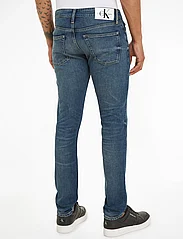 Calvin Klein Jeans - SLIM - džinsa bikses ar tievām starām - denim medium - 2