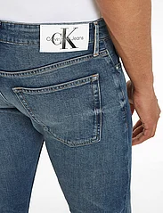 Calvin Klein Jeans - SLIM - džinsa bikses ar tievām starām - denim medium - 3