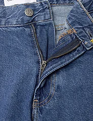 Calvin Klein Jeans - AUTHENTIC STRAIGHT - Įprasto kirpimo džinsai - denim medium - 3