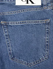 Calvin Klein Jeans - AUTHENTIC STRAIGHT - regular piegriezuma džinsa bikses - denim medium - 4