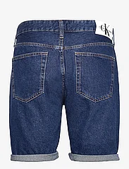 Calvin Klein Jeans - REGULAR SHORT - lühikesed teksapüksid - denim dark - 1