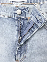 Calvin Klein Jeans - SLIM SHORT - jeansowe szorty - denim light - 3