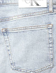 Calvin Klein Jeans - SLIM SHORT - džinsa šorti - denim light - 4
