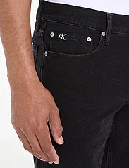 Calvin Klein Jeans - SLIM SHORT - džinsa šorti - denim black - 3