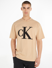 Calvin Klein Jeans - PERFORATED MONOLOGO TEE - short-sleeved t-shirts - warm sand - 0