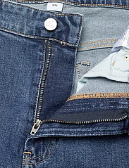 Calvin Klein Jeans - REGULAR SHORT CKUNFILTERED - džinsa šorti - denim dark - 3