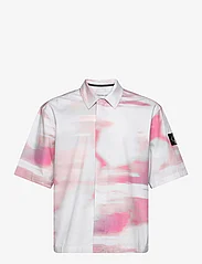 Calvin Klein Jeans - DIFFUSED AOP SS SHIRT - short-sleeved shirts - diffused skyscape aop - 0