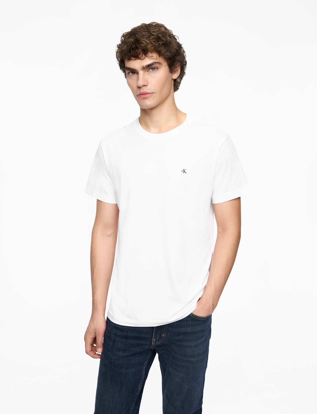 Calvin Klein Jeans - CK EMBRO BADGE TEE - kortärmade t-shirts - bright white - 0