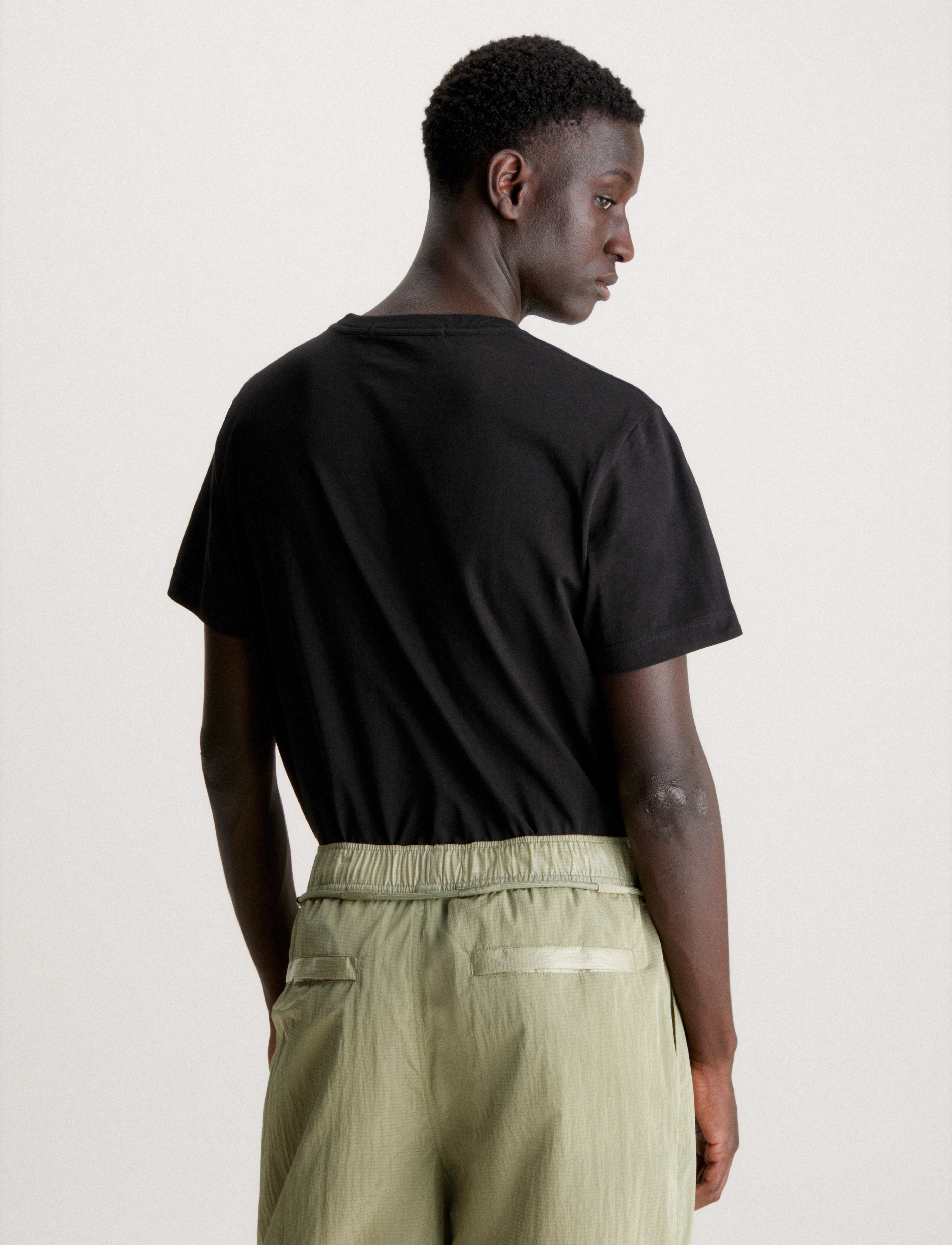 Calvin Klein Jeans - CK EMBRO BADGE TEE - kurzärmelig - ck black - 4