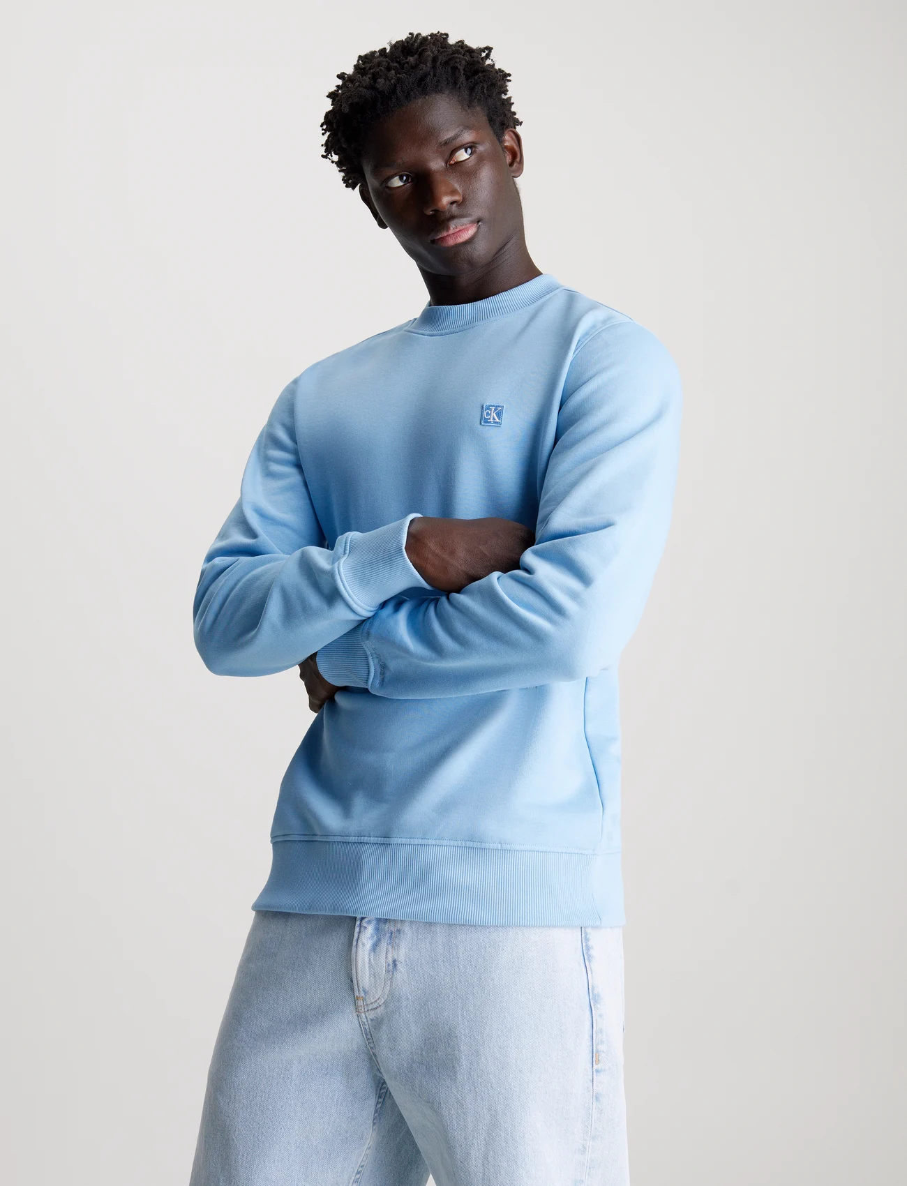 Calvin Klein Jeans - CK EMBRO BADGE CREW NECK - sportiska stila džemperi - dusk blue - 1