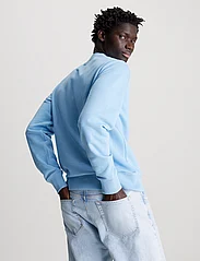 Calvin Klein Jeans - CK EMBRO BADGE CREW NECK - sportiska stila džemperi - dusk blue - 2