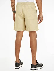Calvin Klein Jeans - LINEN SHORT - linen shorts - green haze - 2