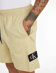 Calvin Klein Jeans - LINEN SHORT - linased lühikesed püksid - green haze - 3