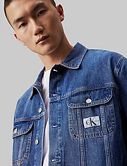 Calvin Klein Jeans - REGULAR  90s DENIM JACKET - forårsjakker - denim medium - 4
