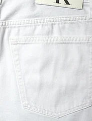 Calvin Klein Jeans - SLIM SHORT - lühikesed teksapüksid - denim light - 4