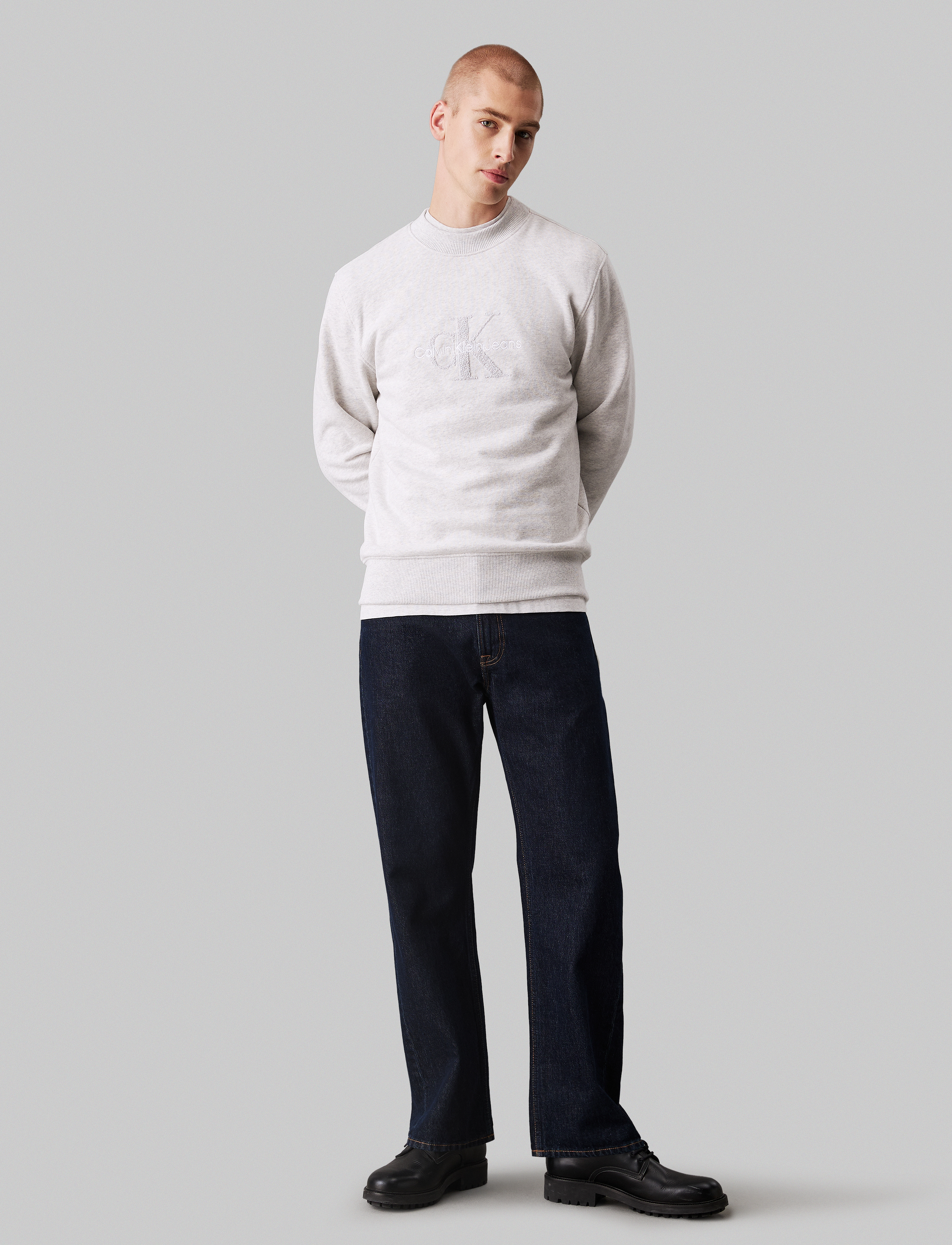 Calvin Klein Jeans - CHENILLE MONOLOGO CREW NECK - ivory grey heather - 4