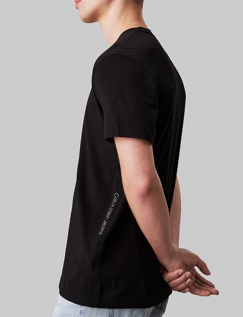 Calvin Klein Jeans - LOGO TAPE TEE - kurzärmelig - ck black - 4